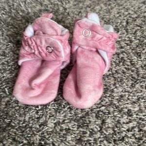 New never worn baby robeez size 3/6 months